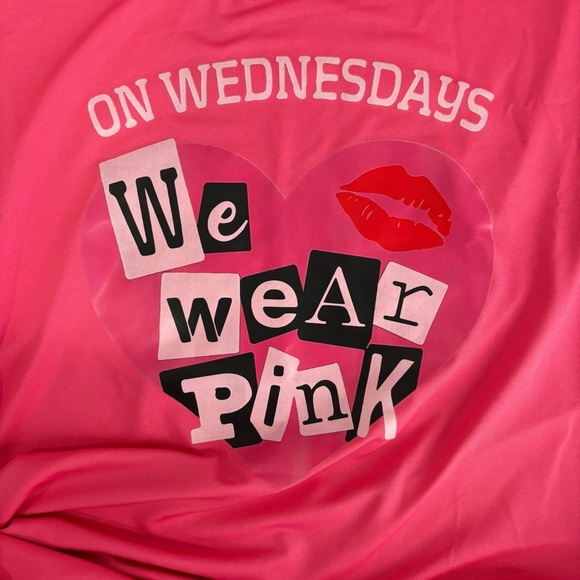 Mean Girls “We Wear Pink” Women’s Small Polyester Pink Graphic Shirt Sleeve Tee - Picture 2 of 3
